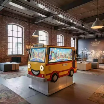 Аренда Стол интерактивный детский Ronplay Автобус кубик 42 дюйма в Pullman Sochi Centre — ART SPACE