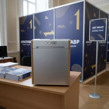 Аренда Шредер уничтожитель Dahle 114 Air 5x8 мм в Зимнем театре — ART SPACE