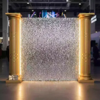 Аренда Фотозона из серебряных пайеток с золотыми колоннами в Omega Sirius — ART SPACE