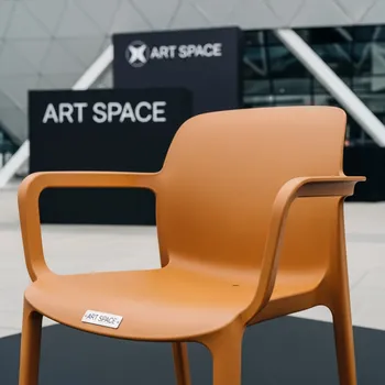 Аренда Кресло пластиковое Hug Go Green карамельное на арене «Фишт» — ART SPACE