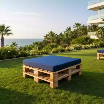 Аренда Пуф из поддонов деревянный с синей подушкой в Swissôtel Resort Sochi Kamelia — ART SPACE