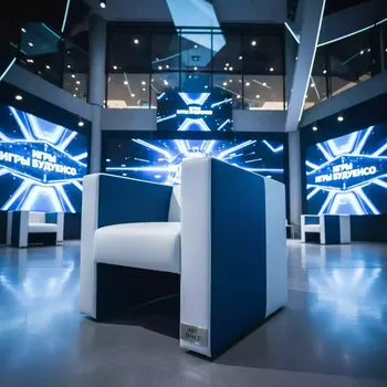Аренда Кресло Cube бело синее из экокожи в Mövenpick Hotel — ART SPACE