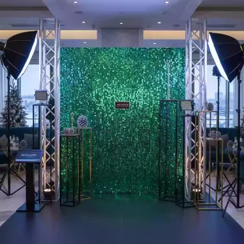 Аренда Фотозона на зеленые пайетки и декор в Mercure Сочи Центр — ART SPACE