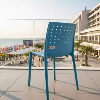 Аренда Стул пластиковый Emi голубой в Imeretinskiy Hotel — ART SPACE