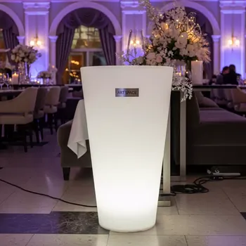 Аренда Кашпо конус светящееся LED Flow 220V белый XL в ресторане «Магеллан» — ART SPACE