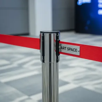 Аренда Стойка ограждения с красной вытяжной лентой в комплексе Sea Galaxy — ART SPACE