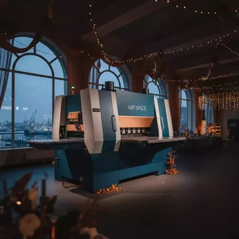 Аренда Тигельный пресс Vektor ML 1300 в зале «Чайка» (Морпорт) — ART SPACE