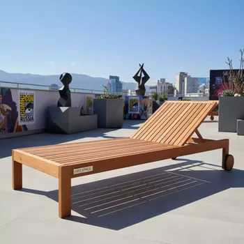 Аренда Шезлонг из массива лиственницы Аристократ в Swissôtel Resort Sochi Kamelia — ART SPACE