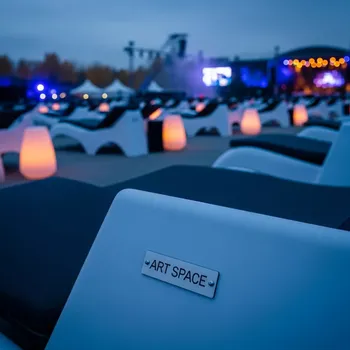 Аренда Шезлонг лежак пластиковый Marina Club в Керлинговом центре «Ледяной куб» — ART SPACE