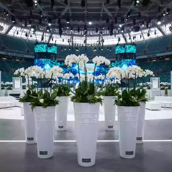 Аренда Кашпо для цветов Prosperplast Tubus Slim Shine 27,15 л белое на арене «Фишт» — ART SPACE