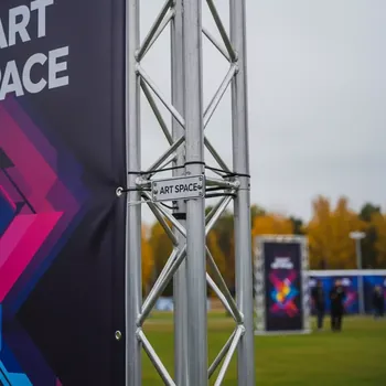 Аренда Стойка с боковым креплением баннера в парке «Ривьера» — ART SPACE