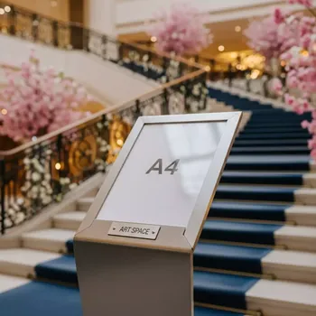 Аренда Информационная стойка указатель A4 в Radisson Collection Paradise — ART SPACE