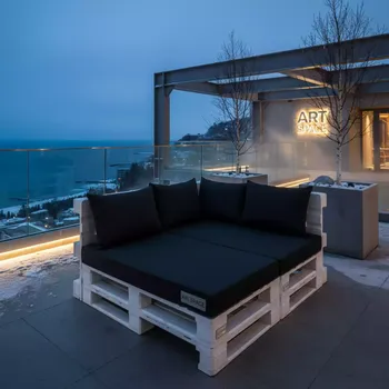Аренда Диван модульный паллетный белый с черными подушками в Rodina Grand Hotel & SPA — ART SPACE
