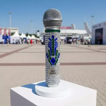 Аренда Радиомикрофон Sennheiser 100G 3 в стразах на Медальной площади — ART SPACE