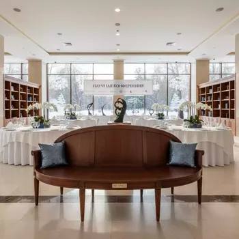 Аренда Скамья деревянная трехместная Chelsea в Karat Resort — ART SPACE