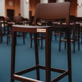 Аренда Стул пластиковый барный Net Stool в Университете «Сириус» — ART SPACE