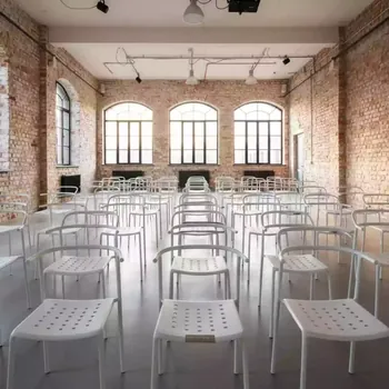 Аренда Стулья металлические белые в лофте «Студия 21» — ART SPACE