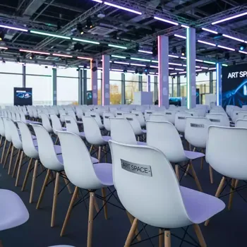Аренда Стул дизайнерский Eames стиль DSW White в конгресс-холле отеля Жемчужина — ART SPACE