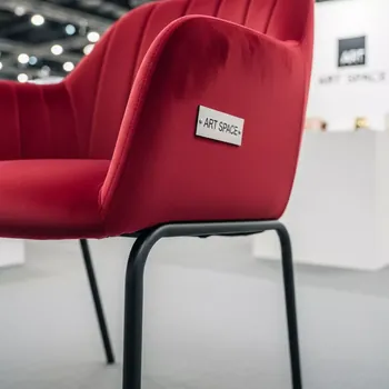 Аренда Стул мягкий брусничный велюр металл черный в Сириус Арене — ART SPACE