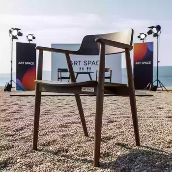 Аренда Стул Акрюм массив дуба темно коричневый на пляже «Маяк» — ART SPACE