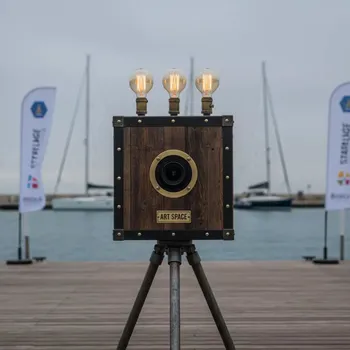 Аренда Стойка ретро фотостойка на парусной регате (Сочи) — ART SPACE