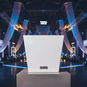 Аренда Кашпо для цветов Prosperplast Coubi Square High 10,6 л белый в Gamma Sirius — ART SPACE
