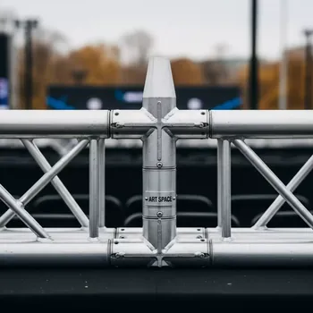 Аренда Угол фермы T образный 4 сторонний H 30V Layher на Медальной площади — ART SPACE
