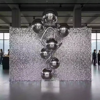 Аренда Фотозона из серебряных пайеток с хромированными шарами в Sochi Marriott Krasnaya Polyana — ART SPACE