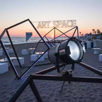 Аренда Прожектор светодиодный Involight LED SPOT80 на пляже «Ривьера» — ART SPACE
