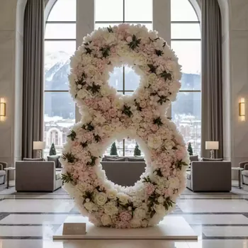 Аренда Цифра 8 из искусственных цветов в Golden Tulip Rosa Khutor — ART SPACE