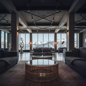 Аренда Столик журнальный плетеный Лунго соломенный в Radisson Hotel Rosa Khutor — ART SPACE