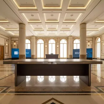 Аренда Стол Лидер 1 венге серебро кромка ПВХ в Radisson Blu Resort & Congress Centre — ART SPACE