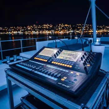 Аренда Микшер Behringer X 32 compact на VIP теплоходе (Морпорт Сочи) — ART SPACE