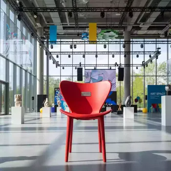 Аренда Стул пластиковый Bloom красный в Alpha Sirius — ART SPACE