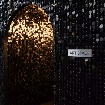Аренда Фотозона черные пайетки в Маринс Парк Отеле — ART SPACE