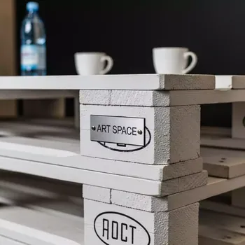 Аренда Стол White pallet 3 из паллет 120x80 в ресторане «Паруса» — ART SPACE
