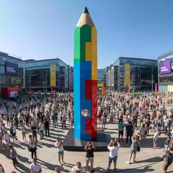 Аренда Карандаш огромный на Медальной площади — ART SPACE
