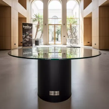 Аренда Стол Flor прозрачный закаленное стекло черная опора в Boutique Hotel PORTUM 1905 — ART SPACE