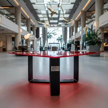 Аренда Журнальный стол Red glass красный в отеле Hyatt Regency Sochi — ART SPACE