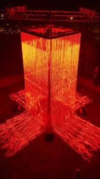Светодиодная инсталляция Цифровой водопад на фермовом конструктиве