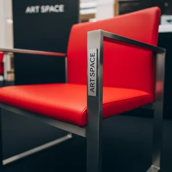 Аренда Стул Lorence каркас серебро красный в Маринс Парк Отеле — ART SPACE