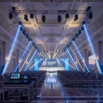 Аренда Вращающаяся голова Robin 300E beam Robe в Mövenpick Hotel — ART SPACE