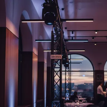 Аренда Прибор световой LED PAR LED BAR Arena Penta Pro в ресторане «D.O.M» — ART SPACE