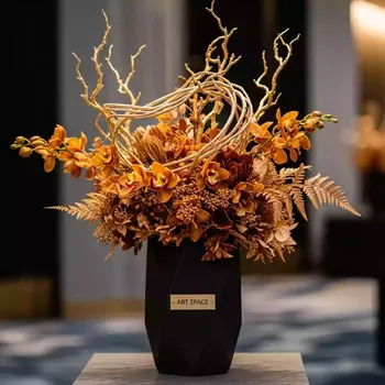 Аренда Композиция Golden Perfection в Cosmos Sochi Hotel — ART SPACE
