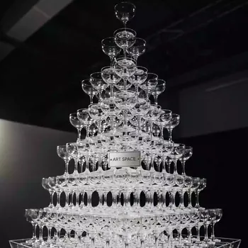 Аренда Пирамиды из шампанского 165 бокалов на арене «Фишт» — ART SPACE