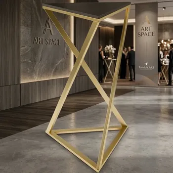 Аренда золотого фуршетного стола Triangle Gold Black в Сочи