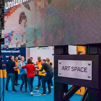 Аренда Светодиодный экран Unilumin UpanelS малый шаг пикселя на арене «Фишт» — ART SPACE