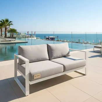 Аренда Диван двухместный White с серыми подушками в Radisson Collection Paradise — ART SPACE