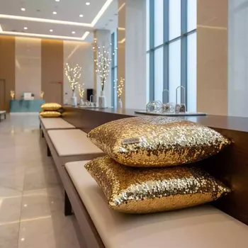 Аренда Комплект подушек с пайетками золотые в Radisson Blu Resort & Congress Centre — ART SPACE