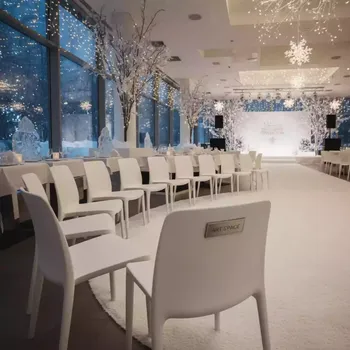 Аренда Комплект мебели стульев Royal Family MAY белый в ресторане «Voda» — ART SPACE